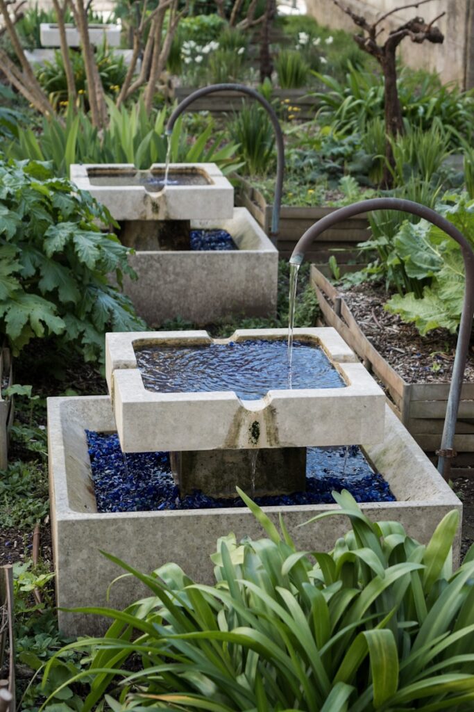 Fontaines de jardin modernes : idées et conseils pour bien choisir